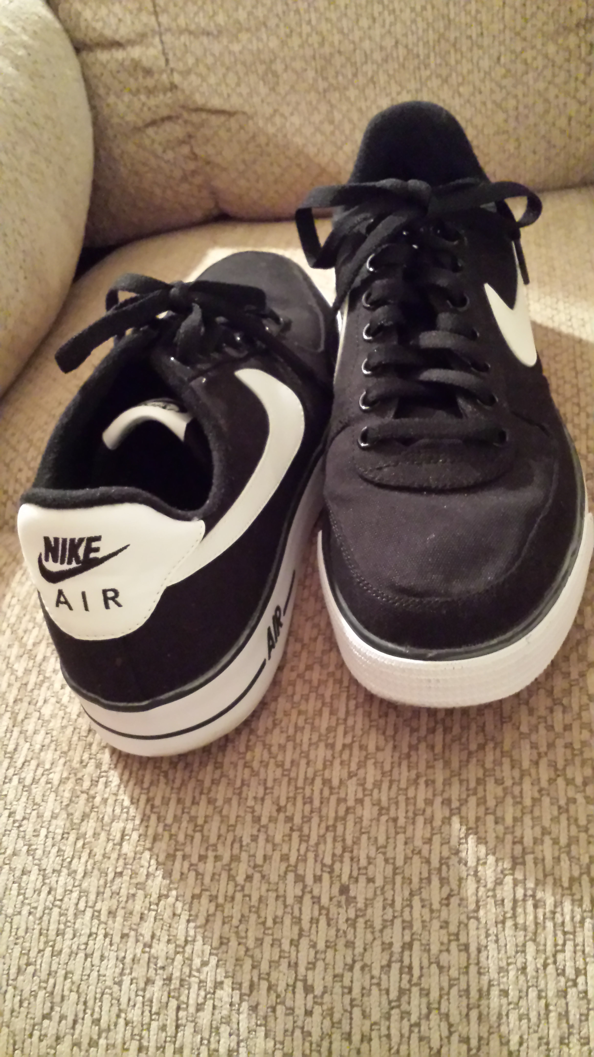 Nike Air Black and White Air Force 1 Pre Owned Tennis Shoes