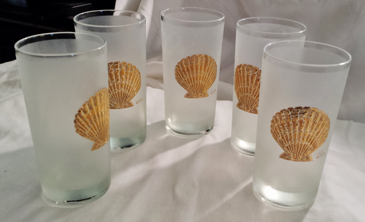 https://shortiesvintagetreasures.com-iced-tea-frosted-seashell-glasses